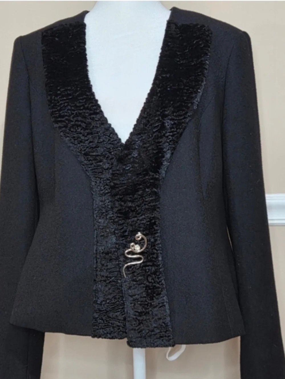 George Simonton Elegant Black Blazer with Textured Lapel Size 8 VTG.